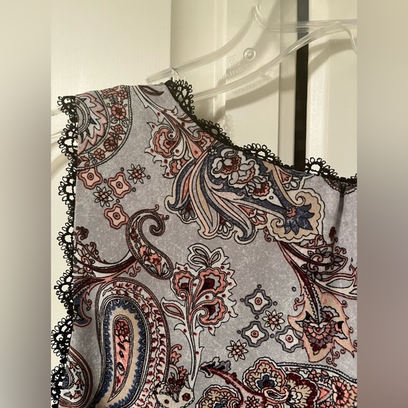 White House Black Market Sleeveless Top - Picture 4 of 6